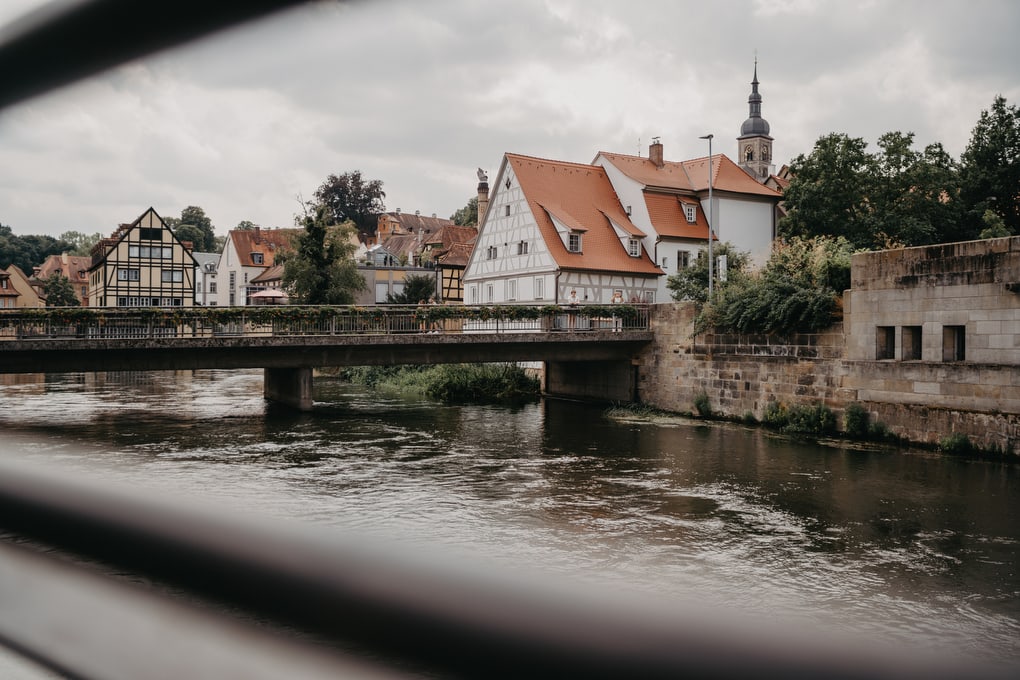 Hochzeit in der Altstadt von Bamberg, mit Trauung in einer historischen Kirche